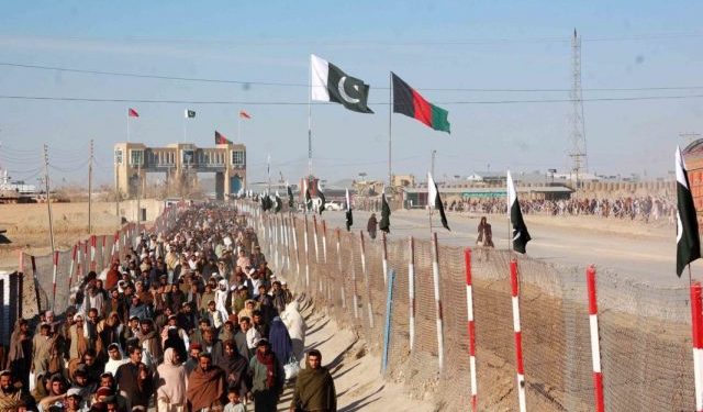 پاکستان سے افغانستان پیدل آنے جانے والوں کیلئے پابندی لگا دی گئی