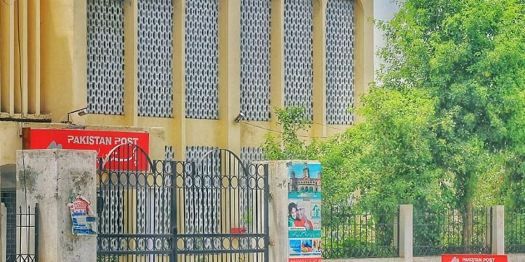 لیہ ۔ جی پی او لیہ کے اکاءونٹ ہولڈرز ذاتی ڈاکخانہ اکاءونٹ سے رقم نکلوانے میں دشواری ،  اکاءونٹ ہو لڈرز پریشان