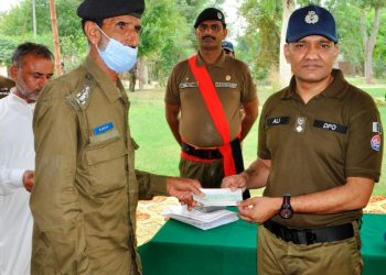 لیہ ۔ پولیس قومی رضا کاران میں متفرق واجبات کی مد میں 77لاکھ روپے سے زائد رقم تقسیم