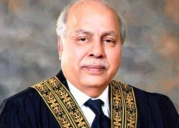 ریلوے ملازمین گھر بیٹھ کر تنخواہیں لیتے ہیں، اسی لیے حادثات ہوتے ہیں، چیف جسٹس