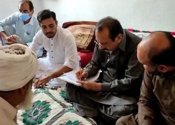 ڈیرہ غازیخان ۔ وزیر اعلی کے وژن کے مطابق لوگوں کو بلانے کے بجائے خود ان کی دہلیز پر پہنچنا ہے ۔ کمشنر ڈاکٹر ارشاد احمد