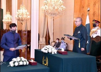 پرویز الہیٰ کے صاحبزادے مونس الہٰی نے وفاقی وزیر کے عہدے کا حلف اٹھا لیا