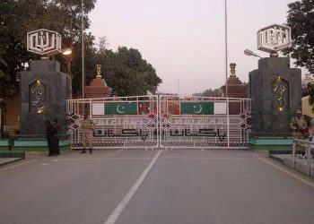 پاکستان کا 75 ویں یوم آزادی؛ پاک رینجرز اور بی ایس ایف انڈیا میں مٹھائی کا تبادلہ