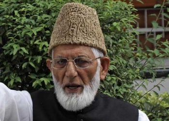 سید علی گیلانی سری نگر میں سپرد خاک، بھارت نے وادی میں غیر اعلانیہ کرفیو لگادیا