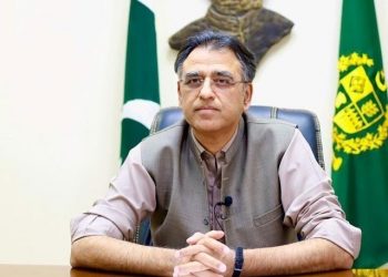 کورونا ویکسین نہ لگوانے والے شہریوں پر سخت پابندیوں کا اعلان .اسد عمر