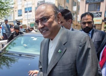 عمران خان صورتحال تو کیا اپنے سیاستدان مشکل سے سنبھالے ہوئے ہیں، آصف زرداری