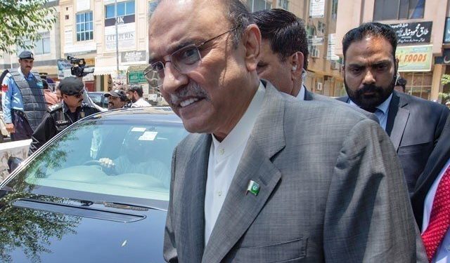 عمران خان صورتحال تو کیا اپنے سیاستدان مشکل سے سنبھالے ہوئے ہیں، آصف زرداری