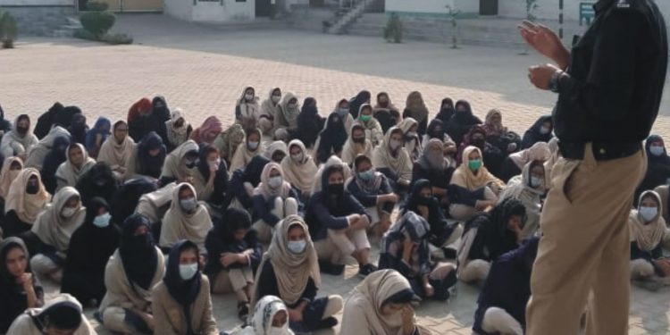 لیہ ۔ محکمہ سول ڈیفنس کے زیراہتمام ضلع بھرکے تعلیمی اداروں میں ابتدائی ٹریننگ جا ری