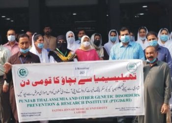 لیہ:تھیلیسیمیاکے قومی دن کے موقع پر آگاہی واک کی قیادت ایم ایس ڈی ایچ کیو ہسپتال ڈاکٹر صائمہ بتول نے کی