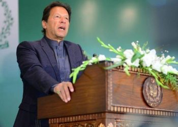 امریکا اور چین کے درمیان سرد جنگ کا حصہ نہیں بنیں گے، وزیراعظم