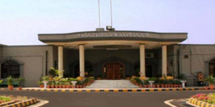 اسلام آبادہائی کورٹ نے چیئر مین نیب کو توہین عدالت کا نوٹس بھیج دیا