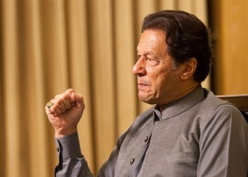 جنرل قمر جاوید باجوہ نے کہا اپنی حکومتیں گرادیں، ہم نے گرادیں۔عمران خان