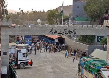 پاکستان خوش آمدید کا بورڈ لگانے پر افغان حکام نے طورخم گزرگاہ بند کردی