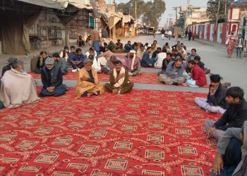 لیہ ۔ پارا چنار کی مرکزی سڑک بند ہو نے کے خلاف مذ ہبی جماعت کا دھرنا جاری