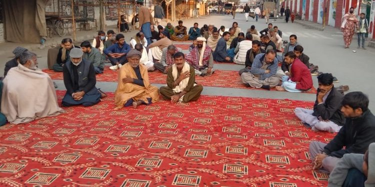 لیہ ۔ پارا چنار کی مرکزی سڑک بند ہو نے کے خلاف مذ ہبی جماعت کا دھرنا جاری