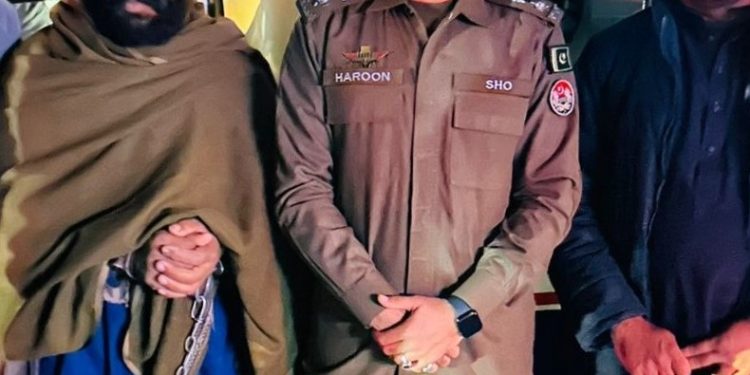 جنات نکانے کے نام پرخاتون کے ہاتھ پاؤں جلانے والا جعلی پیر گرفتار