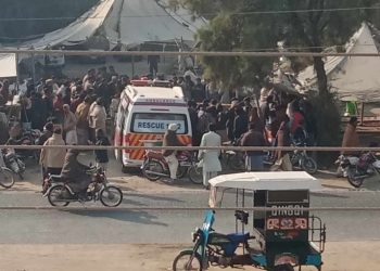 عدالت میں پیشی پر آئے 2 گروپوں میں جھگڑا،1 شخص جاں بحق 2 زخمی,2 ملزمان گرفتار,آلہ قتل برآمد