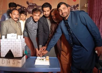 پریس کلب کوٹ سلطان میں قائد اعظم محمد علی جناح کی سالگرہ کا کیک کاٹا گیا