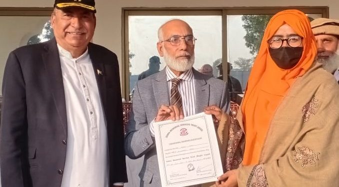 زہرہ میموریل ٹرسٹ کے زیر اہتمام دستکاری سکول کی طالبات میں سلائی مشینیں تقسیم