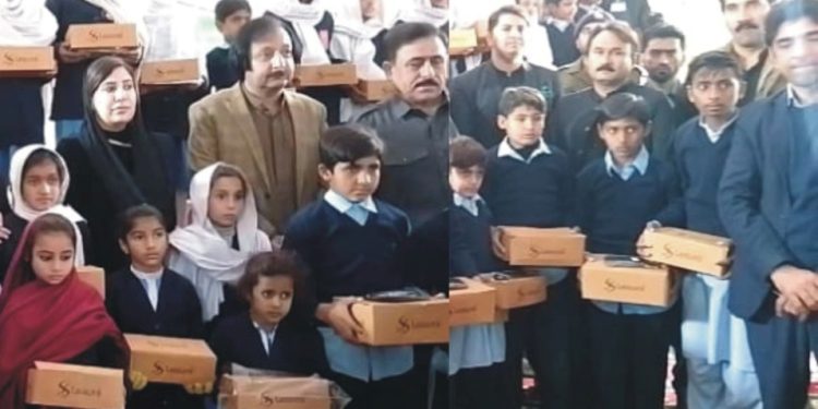 لیہ ۔ پنجاب بیت المال کے زیر اہتمام امید نو پائلٹ پراجیکٹ کاآغاز ، پرائمری سکول کے بچوں میں جوتے، موزے اور جرسیاں تقسیم