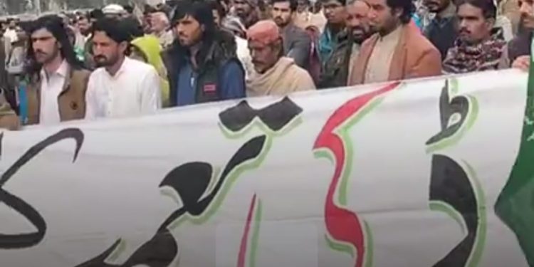 فتح پور ۔یم ایم روڈ کی تعمیر میں تاخیر پر جماعت اسلامی کا احتجاجی مظاہرہ