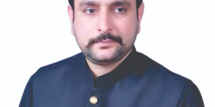 لیّہ ۔سابق معاون خصوصی وزیراعلیٰ پنجاب رفاقت گیلانی پر فائرنگ ، ملزمان فرار ،قاتلانہ حملہ کا مقدمہ درج