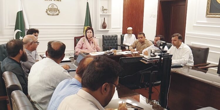 ضلع میں جاری آغوش پروگرام کے تحت زیادہ سے زیادہ حاملہ خواتین کی رجسٹریشن کی جائے .ڈپٹی کمشنر امیرابیدار