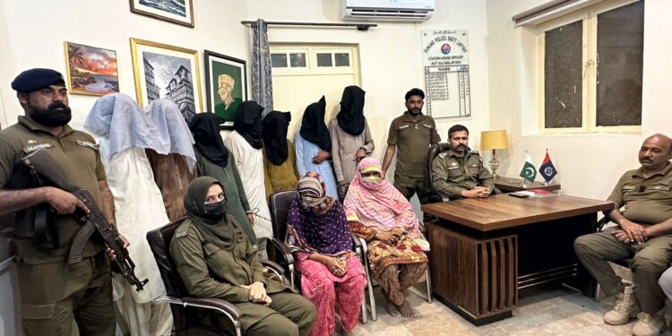 لیہ ۔پولیس ان ایکشن ۔دو مغوی خواتین با زیاب ، ایک خا تون سمیت 7 ملزم گرفتار