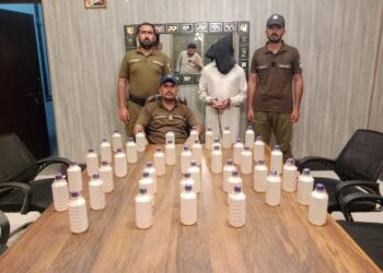 لیّہ پولیس ان ایکشن , 3 منشیات گرفتار , بڑی تعداد میں شراب اور پوست بر آمد