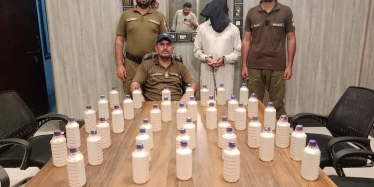 لیّہ پولیس ان ایکشن , 3 منشیات گرفتار , بڑی تعداد میں شراب اور پوست بر آمد