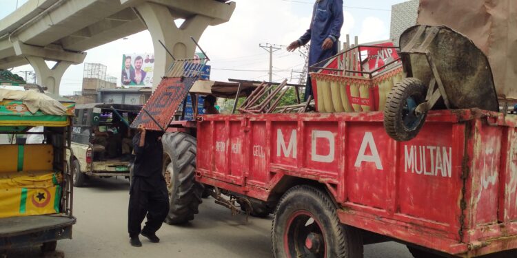ملتان . ایم ڈی اے انفورسمنٹ ٹیم کی تجاوزات کے خلاف روزانہ کی بنیاد پر کاروائیاں جاری