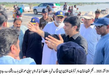 ملتان:چیئرمین این ایچ اے شہریار سلطان کمشنر ملتان ڈویژن کے ہمراہ ہیڈ محمد والا بریچنگ سیکشن کا دورہ