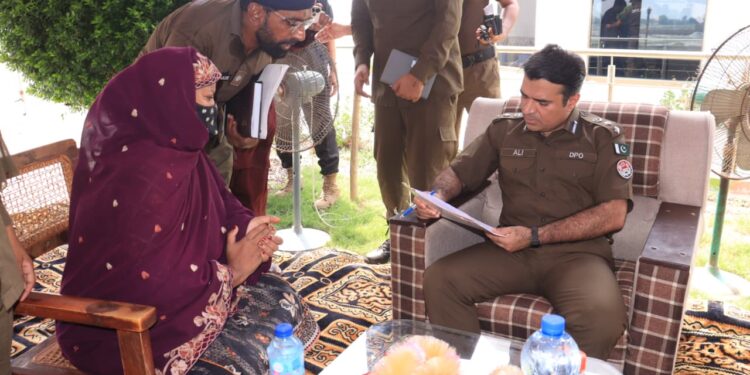 شہریوں کو ان کی دہلیز پر انصاف کی فراہمی کےلئے ڈی پی او لیہ محمد علی وسیم کا 12 مختلف مقامات پر کھلی کچہریوں کا انعقاد