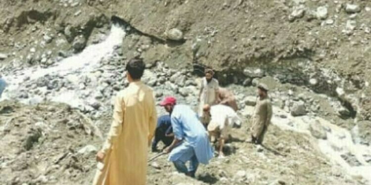گلگت میں لینڈسلائیڈنگ سے خوفناک حادثہ، ملبے تلے دب کر 8 رضاکار جاں بحق، 3 زخمی