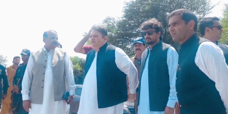 سیلاب کاجنوبی پنجاب کی حدود میں داخل ہونے کا خطرہ ،ایڈیشنل چیف سیکرٹری فواد ہاشم ربانی کامظفرگڑھ کا ہنگامی دورہ ،ریسکیو اور ریلیف سرگرمیوں کا جائزہ لیا