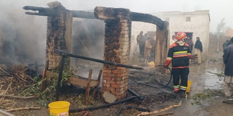 کروڑ لعل عیسن۔ غریب کی جھگی جل کر راکھ کا ڈھیر ، تین معصوم بچے جاں بحق