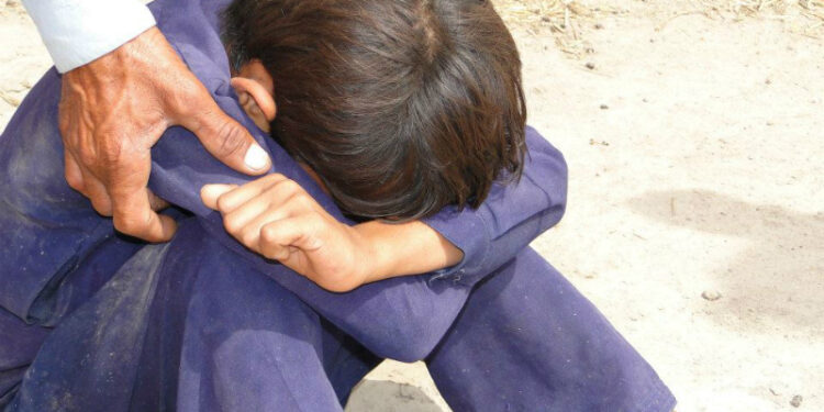 کراچی ۔پولیس نے100 سے زائد بچوں سے زیادتی کرنے والا ملزم ساتھی سمیت گرفتار  کر لیا