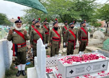 لیہ  پولیس کے چاک و چوبند دستے کی شہید سب انسپکٹر غلام محمد کی قبر پر حاضری دی ,،سلامی پیش کی