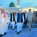 وزیرِ اعظم کی مدینہ منورہ میں مسجد النبوی میں حاضری ،ملک و قوم کی ترقی سمیت دنیا بھر میں امن و امان کے لیے دعائیں