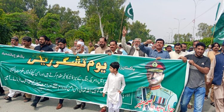 لیہ .”جیوے جیوے پاکستان، راج دلارا پاکستان”پا کستان کی امن کو ششوں کو سلام ۔ یوم تشکر ریلی