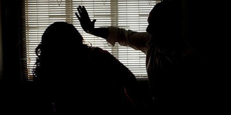 لیہ ۔جعلی پیر کا عورت پر تشدد ،سوشل میڈیا پر ویڈیو وائرل ، ملزم گرفتار